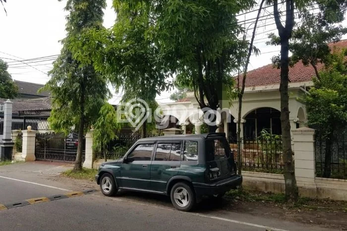Rumah Lokasi Strategis area Penumping, Surakarta, LT 990m² LB 600m² Rumah Lokasi Strategis area Penumping, Surakarta, LT 990m² LB 600m²
