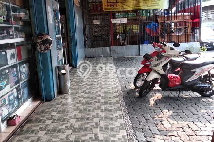 Unit Ruko Disewakan di Pondok Pinang di Area Ramai & Strategis Unit Ruko Disewakan di Pondok Pinang di Area Ramai & Strategis
