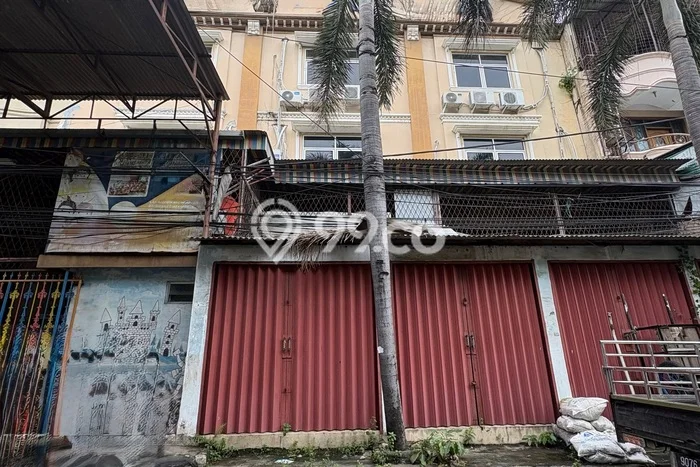 Unit Komersial Dijual di Jakarta Utara LT 420m2 & LB 1200m2 Unit Komersial Dijual di Jakarta Utara LT 420m2 & LB 1200m2