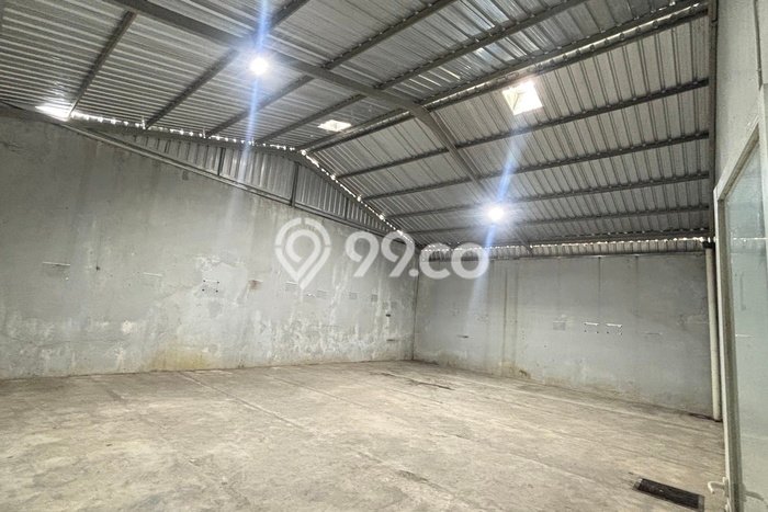 Disewakan Gudang Premium Kawasan Mijen, Luas 300m², Jalan Utama Disewakan Gudang Premium Kawasan Mijen, Luas 300m², Jalan Utama