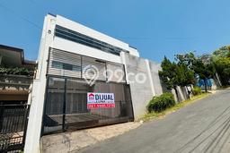 Rumah di Banyumanik, Semarang, Luas 610m2m² Bangunan 400m2m² Rumah di Banyumanik, Semarang, Luas 610m2m² Bangunan 400m2m²