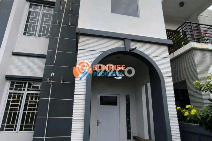 BEST DEAL! Rumah area Batam Centre, 4 KT, Akses Mudah Pusat Kota, LT 200m² LB 137m² BEST DEAL! Rumah area Batam Centre, 4 KT, Akses Mudah Pusat Kota, LT 200m² LB 137m²