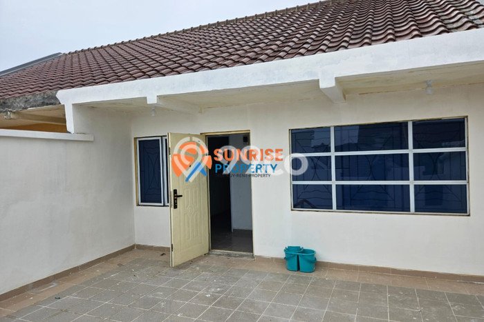 SPECIAL OFFER! Rumah di , 5 KT, Lingkungan Strategis, LT 108m2m² LB 160m2m² SPECIAL OFFER! Rumah di , 5 KT, Lingkungan Strategis, LT 108m2m² LB 160m2m²