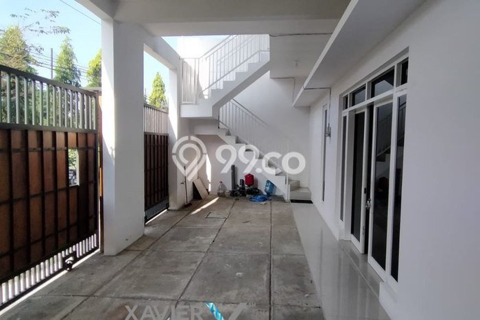 Rumah Mewah LB 350m2 Siap Pakai Desain Elegan di Merjosari, Malang Rumah Mewah LB 350m2 Siap Pakai Desain Elegan di Merjosari, Malang