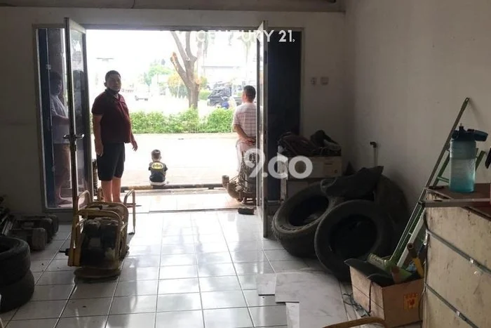 AREA BERKEMBANG! Ruko For Rent Kawasan , Luas 80m2m², Ready Usaha AREA BERKEMBANG! Ruko For Rent Kawasan , Luas 80m2m², Ready Usaha