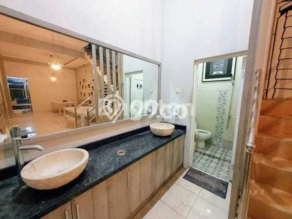 Ruko Disewa di Lowokwaru, Malang, LT 120m2 / LB 360m2 Ruko Disewa di Lowokwaru, Malang, LT 120m2 / LB 360m2