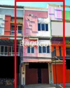 Ruko Dijual di Malang LT 101m2 & LB 300m2 Lokasi Terbaik! Ruko Dijual di Malang LT 101m2 & LB 300m2 Lokasi Terbaik!
