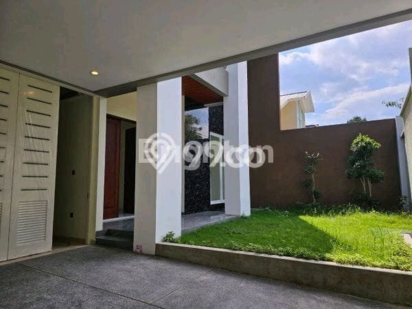 Rumah di Araya, 5 KT, Design Minimalis, Luas 300m2m² Bangunan 450m2m² Rumah di Araya, 5 KT, Design Minimalis, Luas 300m2m² Bangunan 450m2m²