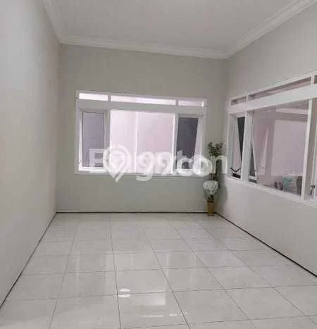 Lokasi terbaik! Rumah siap pakai disewakan di Sukun LB 200m2 Lokasi terbaik! Rumah siap pakai disewakan di Sukun LB 200m2