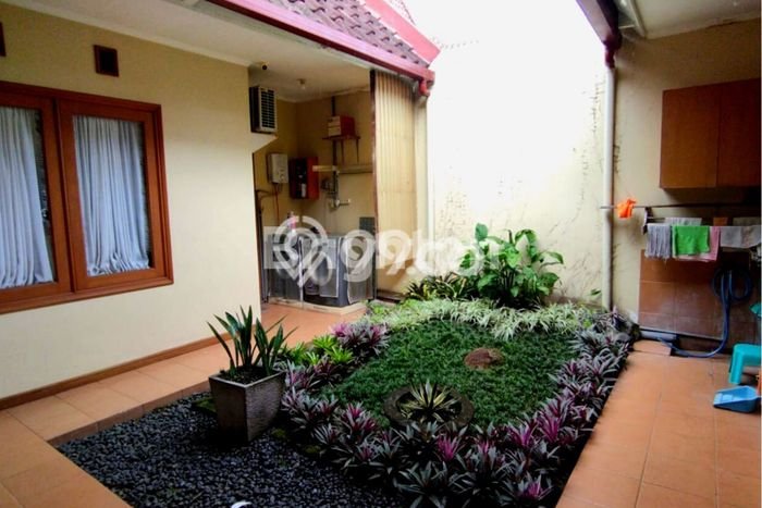 Rumah Elit LB 150m2 Siap Pakai Desain Elegan di Villa Puncak Tidar, Malang Rumah Elit LB 150m2 Siap Pakai Desain Elegan di Villa Puncak Tidar, Malang