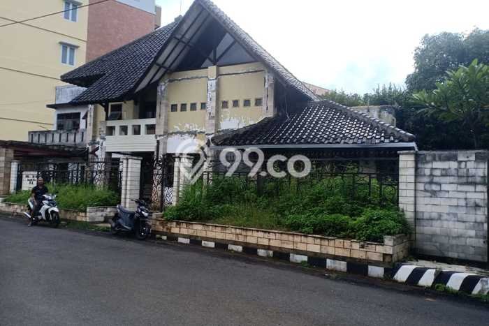 Rumah lokasi Banyumanik, Semarang, Luas 679m² Bangunan 325m² Rumah lokasi Banyumanik, Semarang, Luas 679m² Bangunan 325m²