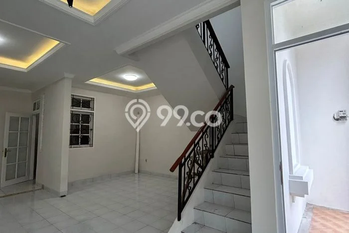 Rumah sewa siap huni 4 KT di Legenda Wisata, Jakarta Timur Rumah sewa siap huni 4 KT di Legenda Wisata, Jakarta Timur