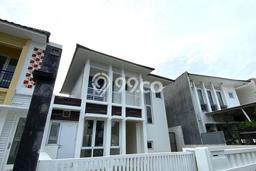 Jual Rumah Mewah Megah Dengan View Eksklusif di Kota Wisata, Jakarta Timur Jual Rumah Mewah Megah Dengan View Eksklusif di Kota Wisata, Jakarta Timur