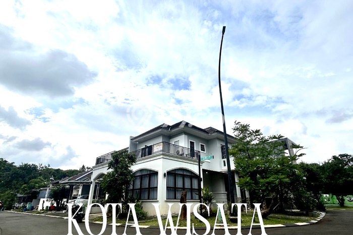 Rumah Kontrakan Jakarta Timur LT 182m2 LB 250m2 Kawasan Kota Wisata Rumah Kontrakan Jakarta Timur LT 182m2 LB 250m2 Kawasan Kota Wisata