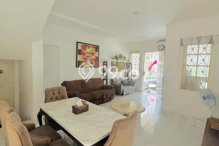 Disewakan! Rumah 3 Kamar Tidur &
2 Kamar Mandi di Legenda Wisata, Jakarta Timur Disewakan! Rumah 3 Kamar Tidur &
2 Kamar Mandi di Legenda Wisata, Jakarta Timur