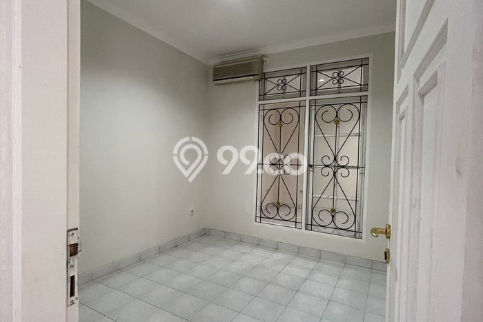 Rumah sewa siap huni 3 KT di Legenda Wisata, Jakarta Timur Rumah sewa siap huni 3 KT di Legenda Wisata, Jakarta Timur