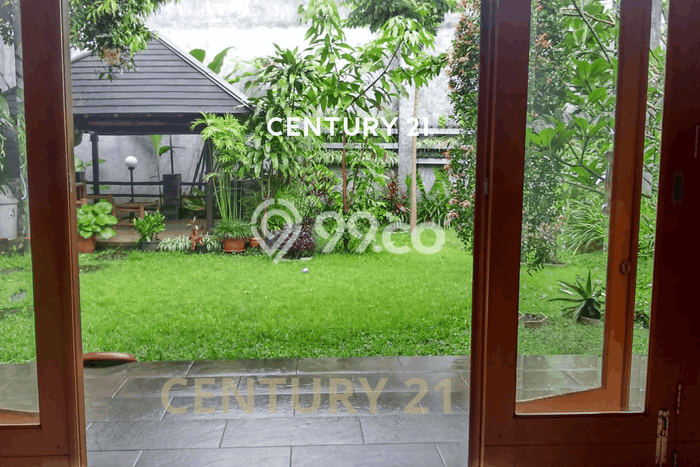 Rumah Mewah LB 500m2 Siap Huni Desain Elegan di Cipaganti, Bandung Rumah Mewah LB 500m2 Siap Huni Desain Elegan di Cipaganti, Bandung