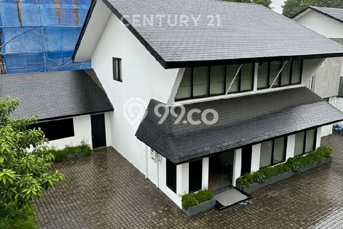 Disewakan Rumah Strategis di Pakubuwono LT 500m2 / LB 382m2 Siap Huni Disewakan Rumah Strategis di Pakubuwono LT 500m2 / LB 382m2 Siap Huni