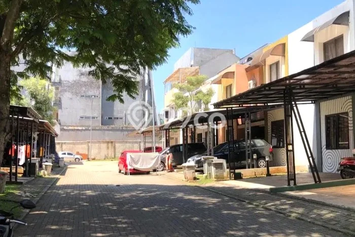 Rumah Luas Asri 5 KT Siap Pakai di BSD City Tangerang Rumah Luas Asri 5 KT Siap Pakai di BSD City Tangerang
