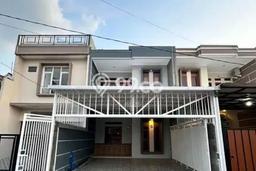 Jarang Ada! Rumah Sewa 5 Kamar Bagus Siap Huni Turangga Jarang Ada! Rumah Sewa 5 Kamar Bagus Siap Huni Turangga
