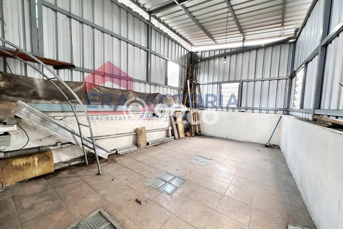 Unit Ruko Dijual di Malang LT 215m2 & LB 150m2 Unit Ruko Dijual di Malang LT 215m2 & LB 150m2