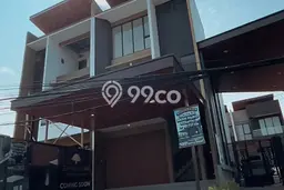 Rumah sewa siap pakai 3 Kamar Tidur di Cirendeu, Jakarta Selatan Rumah sewa siap pakai 3 Kamar Tidur di Cirendeu, Jakarta Selatan