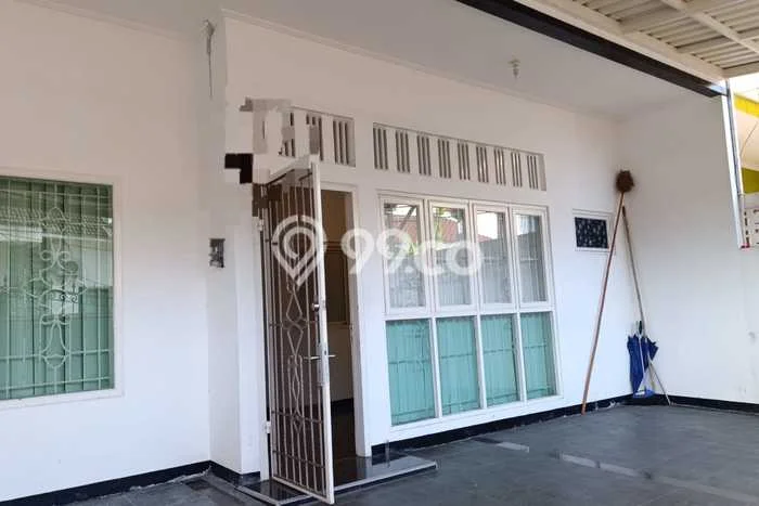Rumah Disewakan Jakarta Barat LT 144m2 LB 150m2 Area Joglo Rumah Disewakan Jakarta Barat LT 144m2 LB 150m2 Area Joglo