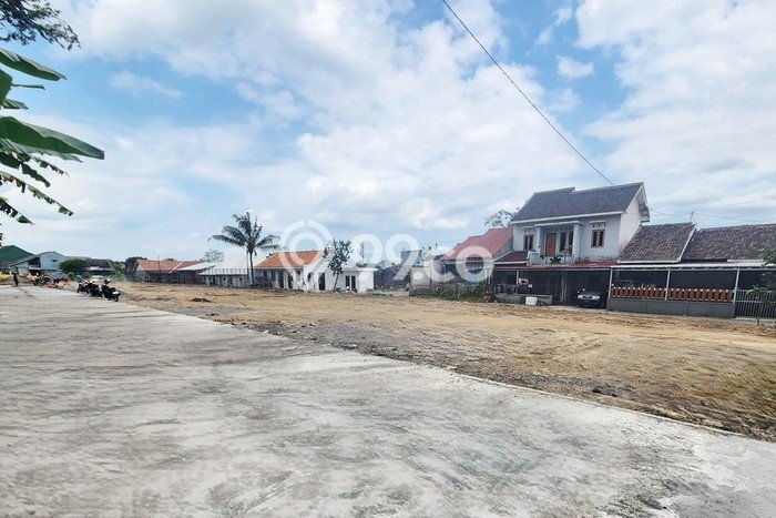 Tanah Kosong Dijual di Sleman dengan Area 200m2 Tanah Kosong Dijual di Sleman dengan Area 200m2