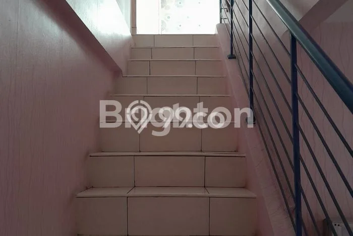 LOKASI STRATEGIS! Ruko For Rent Kawasan Cibubur, Luas 104m², Area Berkembang LOKASI STRATEGIS! Ruko For Rent Kawasan Cibubur, Luas 104m², Area Berkembang