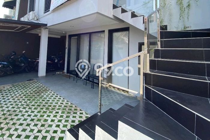 Hunian Mewah LB 200m2 Siap Pakai Desain Elegan di Bintaro, Tangerang Selatan Hunian Mewah LB 200m2 Siap Pakai Desain Elegan di Bintaro, Tangerang Selatan