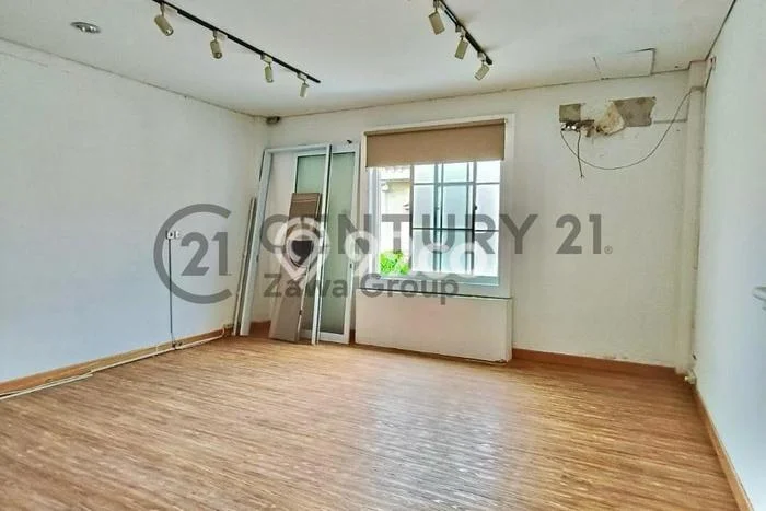 Ruko untuk disewa di Penjaringan punya LT 75m2 & LB 300m2 harga sewa kompetitif Ruko untuk disewa di Penjaringan punya LT 75m2 & LB 300m2 harga sewa kompetitif