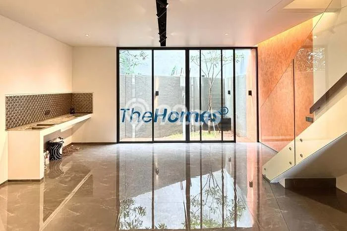 For Sale! Luxury House LT 136m2 Desain Elegan di Cawang For Sale! Luxury House LT 136m2 Desain Elegan di Cawang