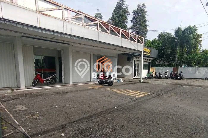 Ruko Disewa di Yogyakarta dengan LB 200m2 Area Komersial Ramai Ruko Disewa di Yogyakarta dengan LB 200m2 Area Komersial Ramai