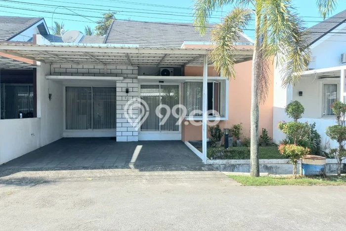 FEATURED! Rumah Nyaman area , Luas 185m2m² Bangunan 160m2m² FEATURED! Rumah Nyaman area , Luas 185m2m² Bangunan 160m2m²