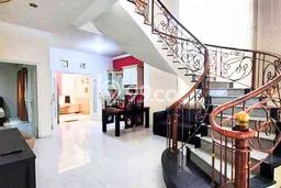 Dijual Rumah Premium dengan Fasilitas Sekitar Lengkap di Tenggilis Mejoyo, Surabaya Dijual Rumah Premium dengan Fasilitas Sekitar Lengkap di Tenggilis Mejoyo, Surabaya