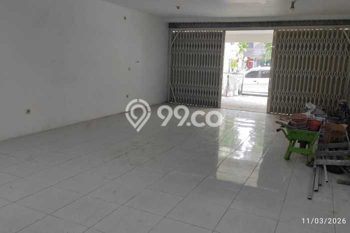Ruko Disewa di Surabaya dengan LB 300m2 Area Komersial Ramai Ruko Disewa di Surabaya dengan LB 300m2 Area Komersial Ramai
