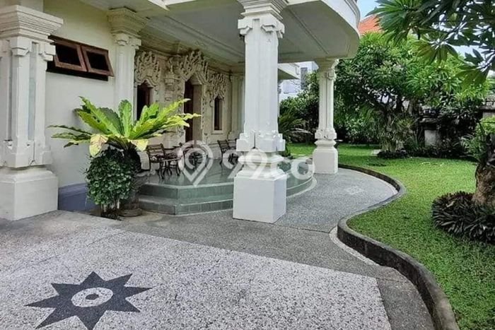 Rumah Elit LB 660m2 Siap Pakai Desain Elegan di Kesiman, Denpasar Rumah Elit LB 660m2 Siap Pakai Desain Elegan di Kesiman, Denpasar