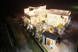Vila Tenang Kawasan , Luas 450m2m², Akses ke berbagai kebutuhan Vila Tenang Kawasan , Luas 450m2m², Akses ke berbagai kebutuhan