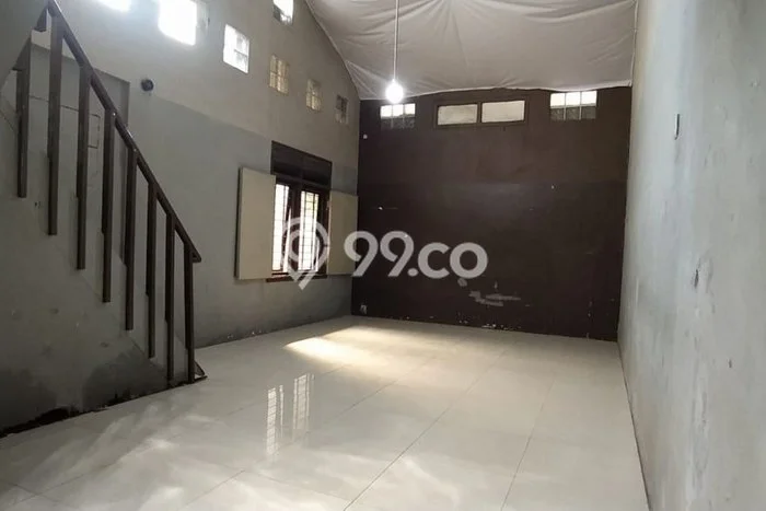 Disewakan Gudang di Kawasan Ramai Holis Cigondewah Luas 300m2 Disewakan Gudang di Kawasan Ramai Holis Cigondewah Luas 300m2