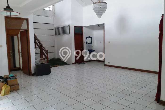 Disewakan Rumah Murah di BKR Bandung dengan 4 Kamar Tidur Disewakan Rumah Murah di BKR Bandung dengan 4 Kamar Tidur