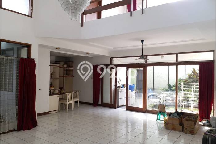 Disewakan Rumah Murah di BKR Bandung dengan 4 Kamar Tidur Disewakan Rumah Murah di BKR Bandung dengan 4 Kamar Tidur