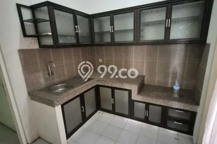 Lokasi strategis! Rumah siap pakai dikontrakkan di Wiyung LB 250m2 Lokasi strategis! Rumah siap pakai dikontrakkan di Wiyung LB 250m2