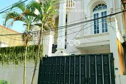 Rumah Elit LB 360m2 Siap Pakai Desain Elegan di Pondok Indah, Jakarta Selatan Rumah Elit LB 360m2 Siap Pakai Desain Elegan di Pondok Indah, Jakarta Selatan