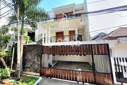 Modern House With Pook 7 Min To Jis In Pondok Indah, Jaksel Modern House With Pook 7 Min To Jis In Pondok Indah, Jaksel