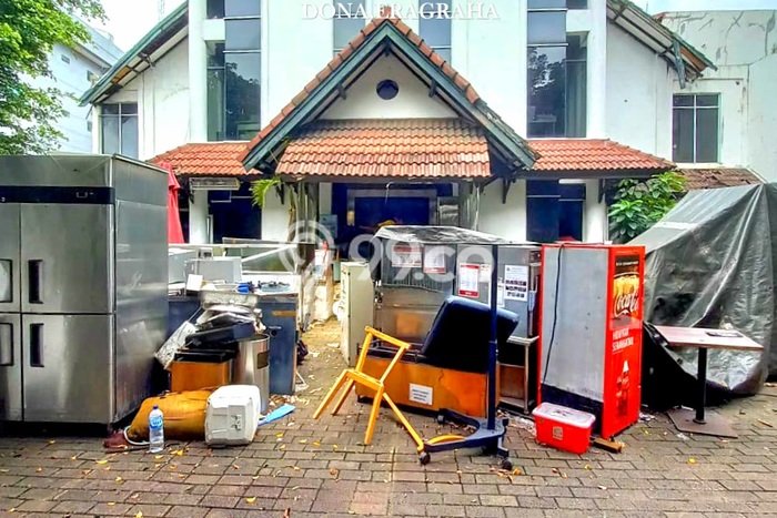For Sale! Luxury House LT 626m2 Desain Elegan di Duren Tiga For Sale! Luxury House LT 626m2 Desain Elegan di Duren Tiga