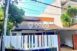 Rumah Menguntungkan di Lebak Bulus, Dekat Kawasan Bisnis, Jakarta Selatan - 4 Kamar Tidur Rumah Menguntungkan di Lebak Bulus, Dekat Kawasan Bisnis, Jakarta Selatan - 4 Kamar Tidur