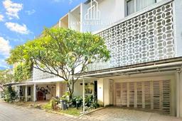Rumah Cantik Dalam Komplek Dekat One Belpark Mall, Cilandak Rumah Cantik Dalam Komplek Dekat One Belpark Mall, Cilandak