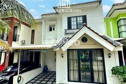 Rumah Modern 3 KT di Cirendeu Jakarta Selatan Semi Furnished Rumah Modern 3 KT di Cirendeu Jakarta Selatan Semi Furnished