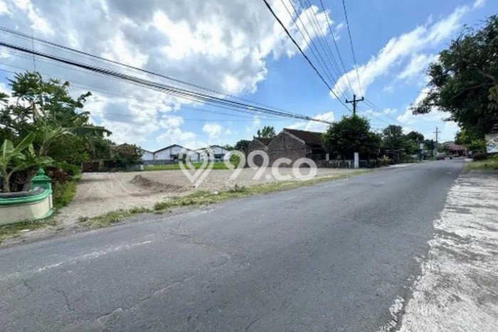Tanah Kosong Dijual di Sleman dengan Area 144m2 Tanah Kosong Dijual di Sleman dengan Area 144m2