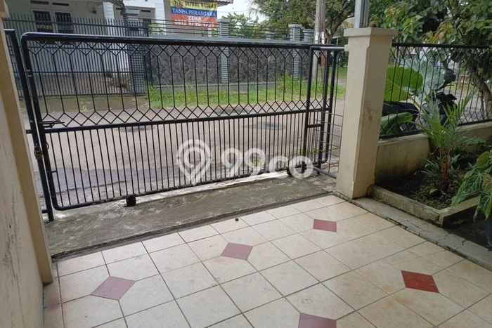 Rumah Modern Cantik 3 KT Siap Huni di Kemang Rumah Modern Cantik 3 KT Siap Huni di Kemang